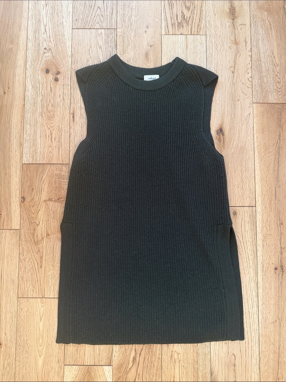 Aritzia Wilfred Palmier Sleeveless Knit Tunic Sweater in black size M